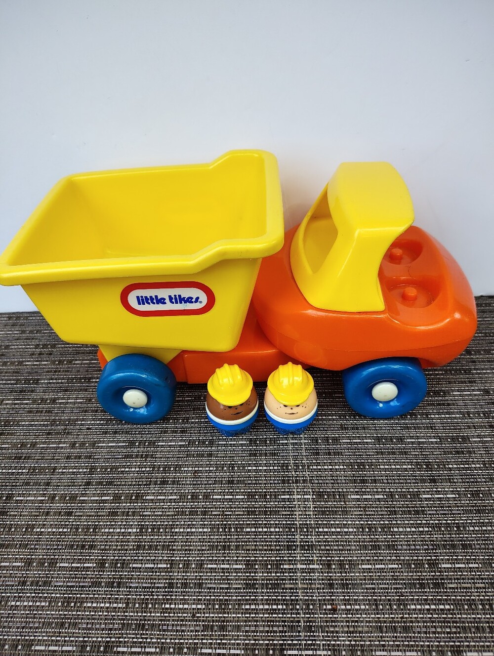 Little Tikes Toddle Tots Dump Truck Vehicle with 2 Construction Workers Vintage